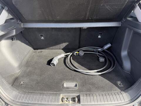 Hyundai KONA 64kWh Premium Auto 5dr (10.5kW Charger) - U79237