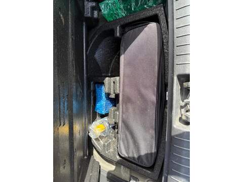 Hyundai KONA 64kWh Premium Auto 5dr (10.5kW Charger) - U79237