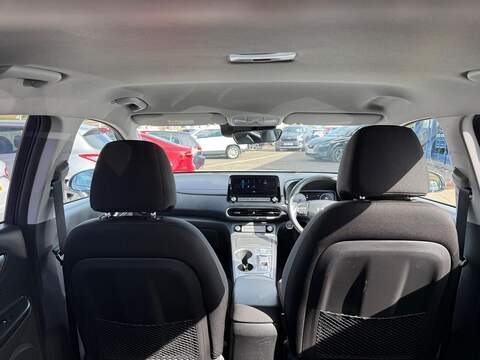 Hyundai KONA 64kWh Premium Auto 5dr (10.5kW Charger) - U79237