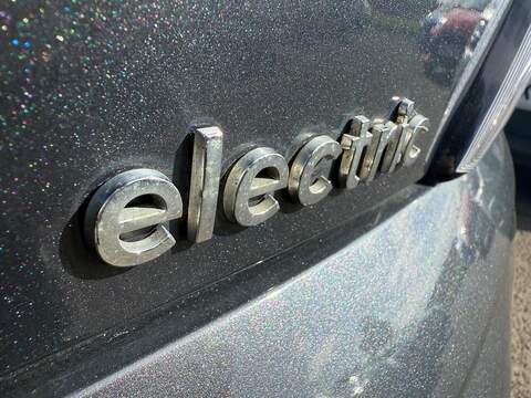 Hyundai KONA 64kWh Premium Auto 5dr (10.5kW Charger) - U79237