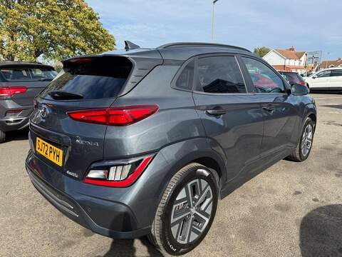 Hyundai KONA 64kWh Premium Auto 5dr (10.5kW Charger) - U79237