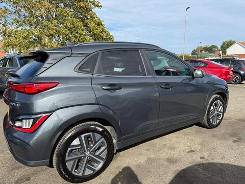 Hyundai KONA 64kWh Premium Auto 5dr (10.5kW Charger) - U79237