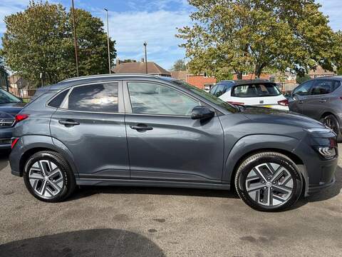 Hyundai KONA 64kWh Premium Auto 5dr (10.5kW Charger) - U79237