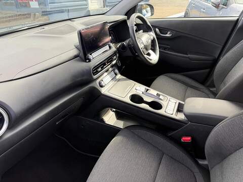 Hyundai KONA 64kWh Premium Auto 5dr (10.5kW Charger) - U79237