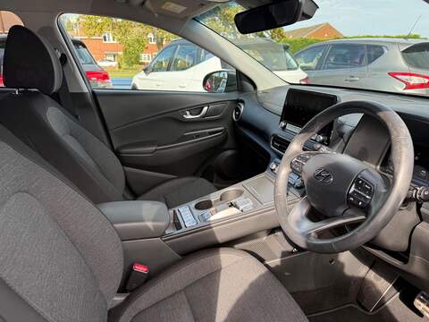 Hyundai KONA 64kWh Premium Auto 5dr (10.5kW Charger) - U79237