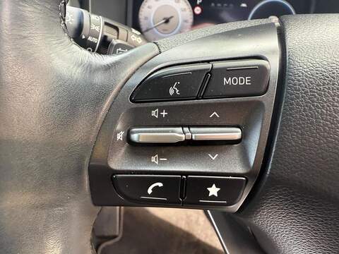 Hyundai KONA 64kWh Premium Auto 5dr (10.5kW Charger) - U79237