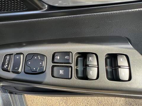 Hyundai KONA 64kWh Premium Auto 5dr (10.5kW Charger) - U79237