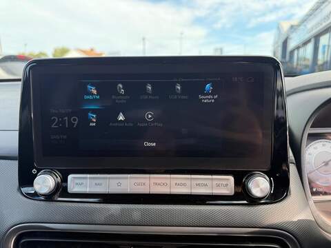 Hyundai KONA 64kWh Premium Auto 5dr (10.5kW Charger) - U79237