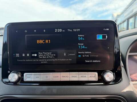 Hyundai KONA 64kWh Premium Auto 5dr (10.5kW Charger) - U79237