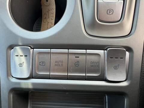 Hyundai KONA 64kWh Premium Auto 5dr (10.5kW Charger) - U79237