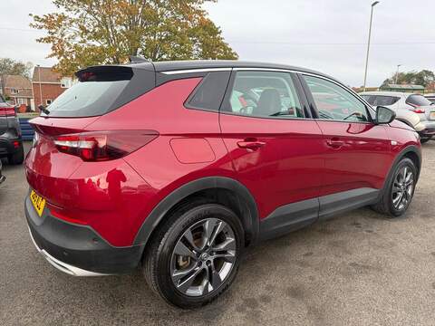 Vauxhall Grandland X Turbo Sport Nav SUV 1.2 Manual Petrol - U79238