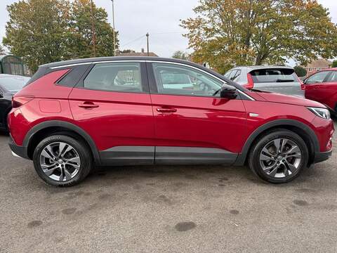Vauxhall Grandland X Turbo Sport Nav SUV 1.2 Manual Petrol - U79238