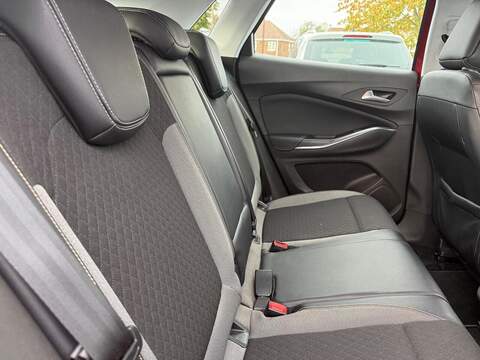 Vauxhall Grandland X Turbo Sport Nav SUV 1.2 Manual Petrol - U79238