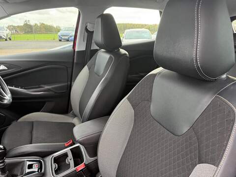 Vauxhall Grandland X Turbo Sport Nav SUV 1.2 Manual Petrol - U79238