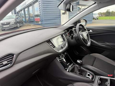 Vauxhall Grandland X Turbo Sport Nav SUV 1.2 Manual Petrol - U79238