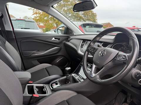 Vauxhall Grandland X Turbo Sport Nav SUV 1.2 Manual Petrol - U79238