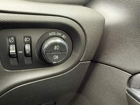 Vauxhall Grandland X Turbo Sport Nav SUV 1.2 Manual Petrol - U79238