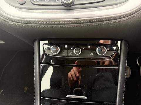 Vauxhall Grandland X Turbo Sport Nav SUV 1.2 Manual Petrol - U79238