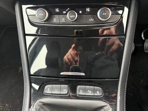 Vauxhall Grandland X Turbo Sport Nav SUV 1.2 Manual Petrol - U79238