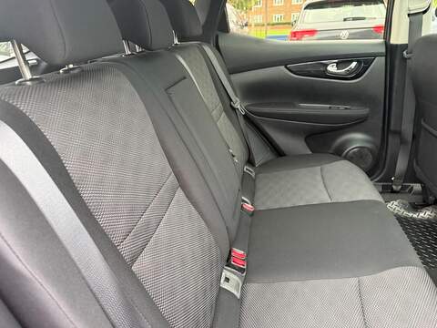 Nissan Qashqai 1.6 dCi N-Connecta 4WD Euro 6 (s/s) 5dr - U79243