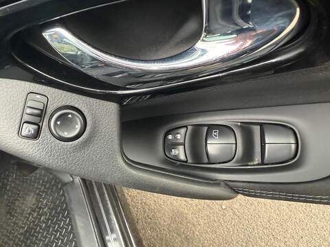 Nissan Qashqai 1.6 dCi N-Connecta 4WD Euro 6 (s/s) 5dr - U79243