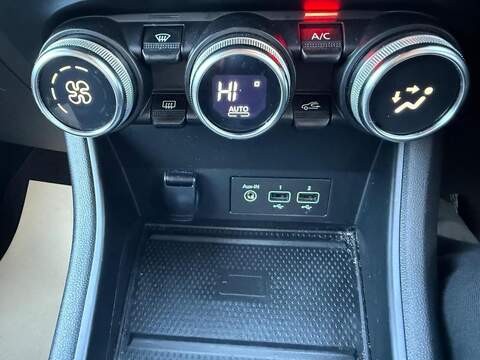 Renault Captur 1.3 TCe Iconic Edition Euro 6 (s/s) 5dr - U79265