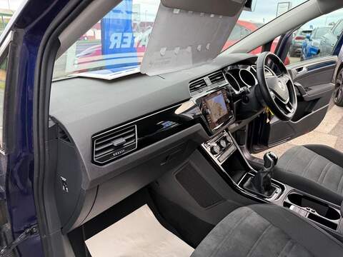 Volkswagen Touran 1.5 TSI EVO SEL Euro 6 (s/s) 5dr - U79269