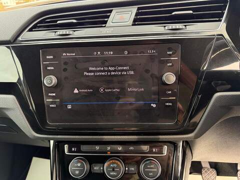 Volkswagen Touran 1.5 TSI EVO SEL Euro 6 (s/s) 5dr - U79269