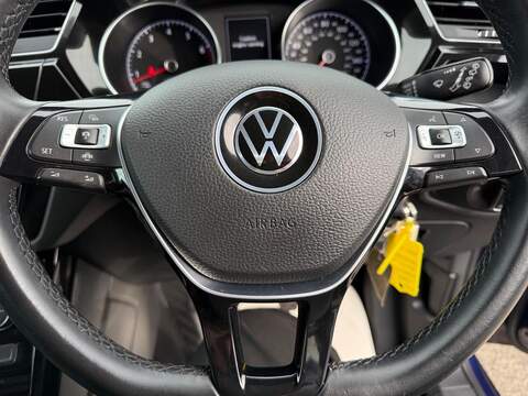Volkswagen Touran 1.5 TSI EVO SEL Euro 6 (s/s) 5dr - U79269