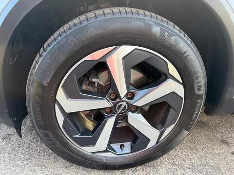 Nissan Qashqai 1.3 DIG-T MHEV N-Connecta Euro 6 (s/s) 5dr - U79271