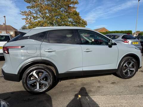 Nissan Qashqai 1.3 DIG-T MHEV N-Connecta Euro 6 (s/s) 5dr - U79271