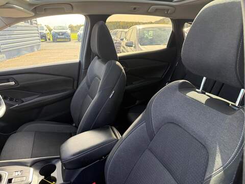 Nissan Qashqai 1.3 DIG-T MHEV N-Connecta Euro 6 (s/s) 5dr - U79271