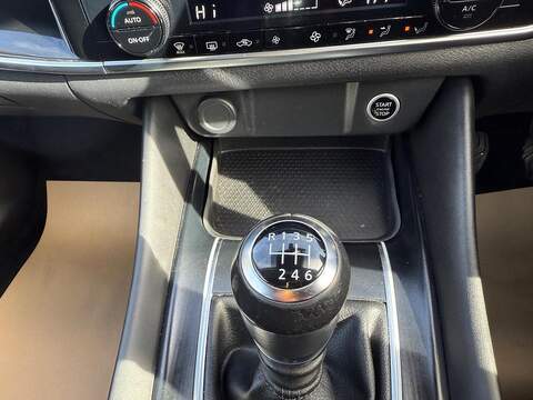 Nissan Qashqai 1.3 DIG-T MHEV N-Connecta Euro 6 (s/s) 5dr - U79271