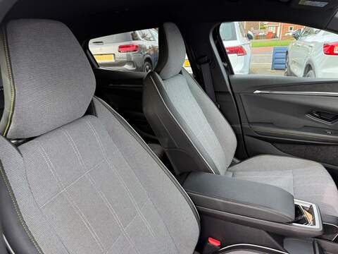 Renault Megane E-Tech 60kWh techno+ Auto 5dr (optimum charge) - U79272