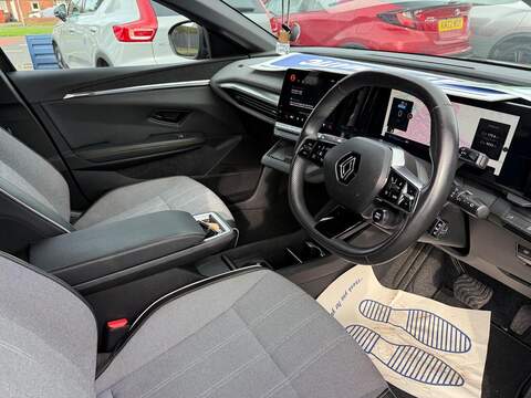 Renault Megane E-Tech 60kWh techno+ Auto 5dr (optimum charge) - U79272