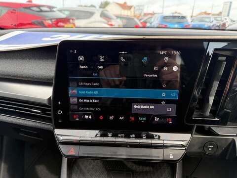 Renault Megane E-Tech 60kWh techno+ Auto 5dr (optimum charge) - U79272