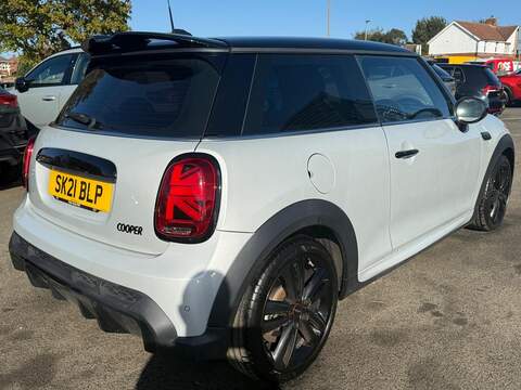 MINI Hatch 1.5 Cooper Sport Hatchback 3dr Petrol Manual Euro 6 (s/s) (136 ps) - U79273