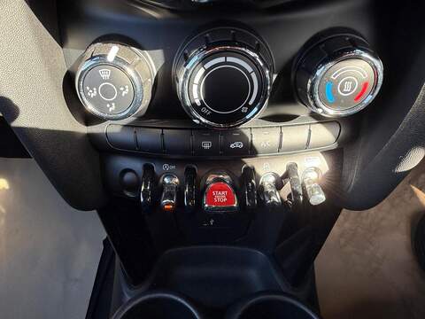 MINI Hatch 1.5 Cooper Sport Hatchback 3dr Petrol Manual Euro 6 (s/s) (136 ps) - U79273