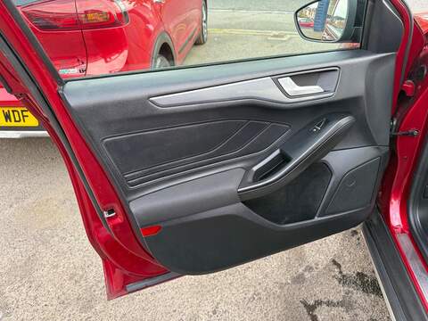 Ford Focus EcoBlue Active Hatchback 1.5 Manual Diesel - U79275