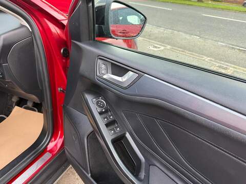 Ford Focus EcoBlue Active Hatchback 1.5 Manual Diesel - U79275