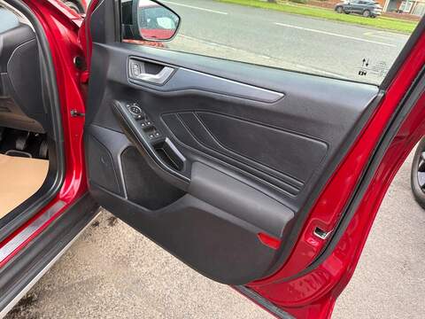 Ford Focus EcoBlue Active Hatchback 1.5 Manual Diesel - U79275