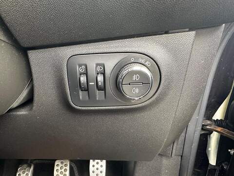 Vauxhall Corsa 1.4i ecoTEC Limited Edition Hatchback 3dr Petrol M Hatchback 1.4 Manual Petrol - U79276