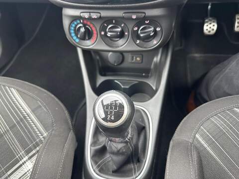 Vauxhall Corsa 1.4i ecoTEC Limited Edition Hatchback 3dr Petrol M Hatchback 1.4 Manual Petrol - U79276