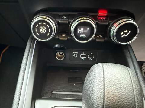 Renault Clio 1.6 E-TECH Evolution Auto Euro 6 (s/s) 5dr - U79277