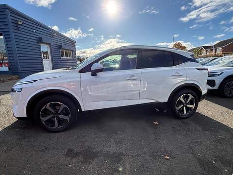 Nissan Qashqai 1.3 DIG-T MHEV N-Connecta XTRON Euro 6 (s/s) 5dr - U79278