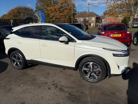 Nissan Qashqai 1.3 DIG-T MHEV N-Connecta XTRON Euro 6 (s/s) 5dr - U79278