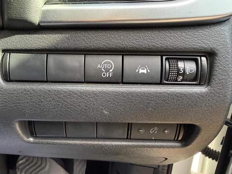 Nissan Qashqai 1.3 DIG-T MHEV N-Connecta XTRON Euro 6 (s/s) 5dr - U79278