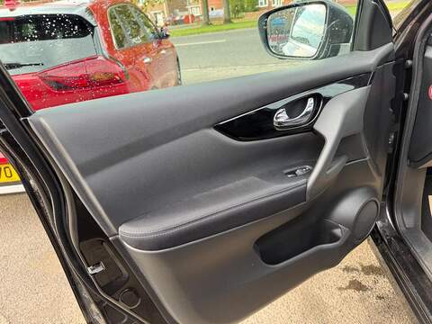 Nissan Qashqai 1.5 dCi N-Connecta SUV 5dr Diesel Manual 2WD Euro 6 (s/s) (110 ps) - U79282