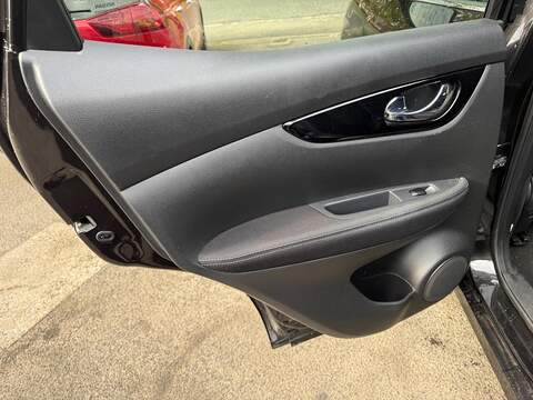 Nissan Qashqai 1.5 dCi N-Connecta SUV 5dr Diesel Manual 2WD Euro 6 (s/s) (110 ps) - U79282