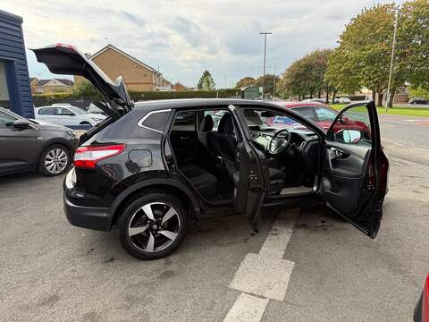 Nissan Qashqai 1.5 dCi N-Connecta SUV 5dr Diesel Manual 2WD Euro 6 (s/s) (110 ps) - U79282